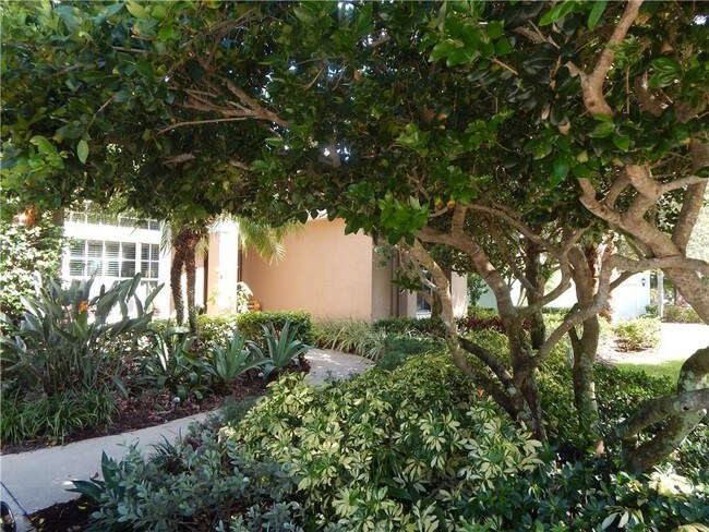 Building Photo - 241 SW Fernleaf Trail