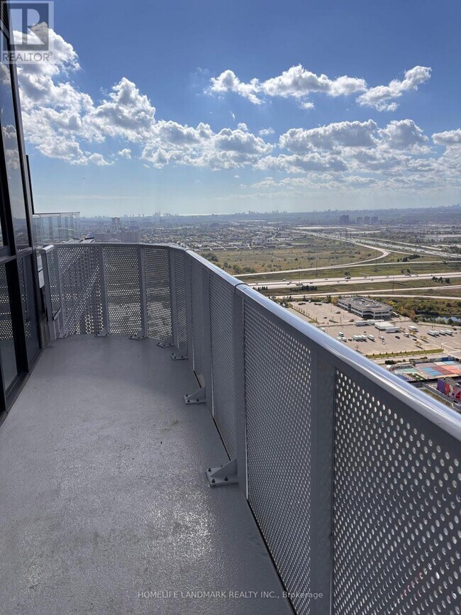 Building Photo - 28 Interchange Wy