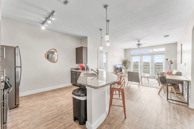 Building Photo - 501 E Oltorf St