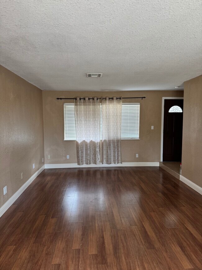 Foto del edificio - 5116 Rabeneck Way