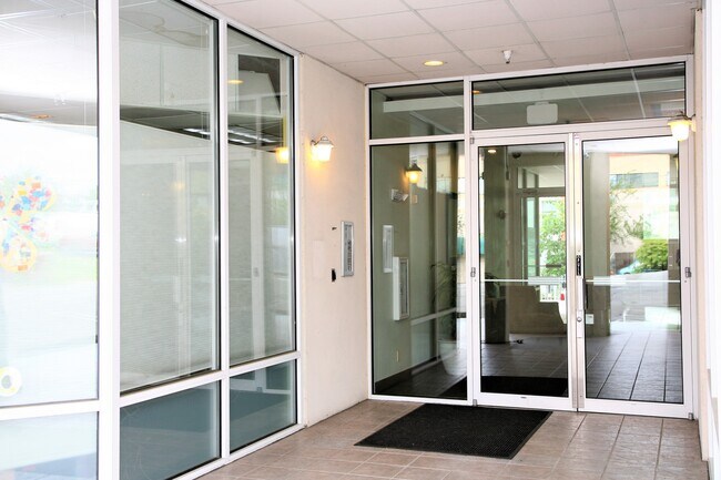 Entrance - 8th Avenue - 4528 8th Ave NE