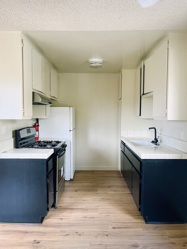 Stove and fridge are less than 5 years old - 1605 Waterloo St