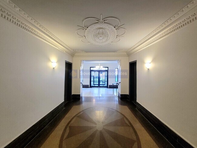 Foto del edificio - 213 Bennett Avenue