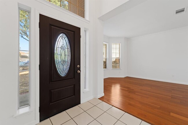 Building Photo - 15525 Ozone Pl