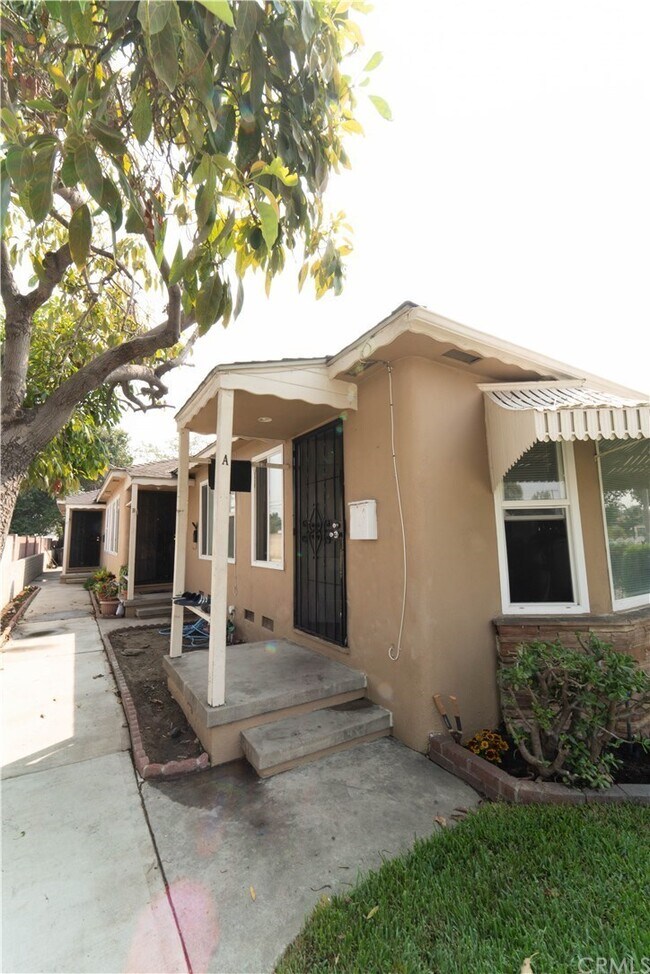 Apto. A - Entrada a la Unidad - 9932 Mallison Ave