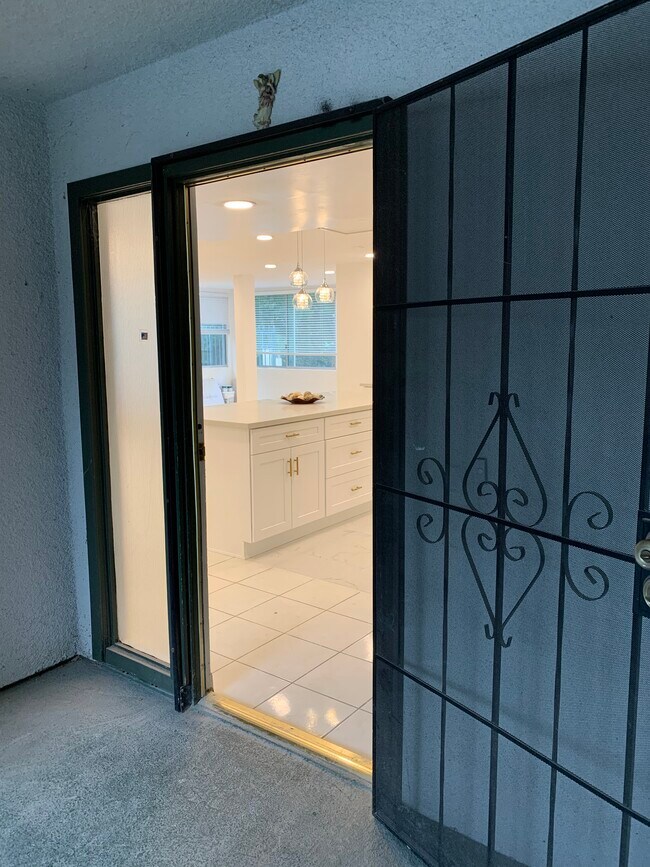 Foto del edificio - 5301 Balboa Blvd