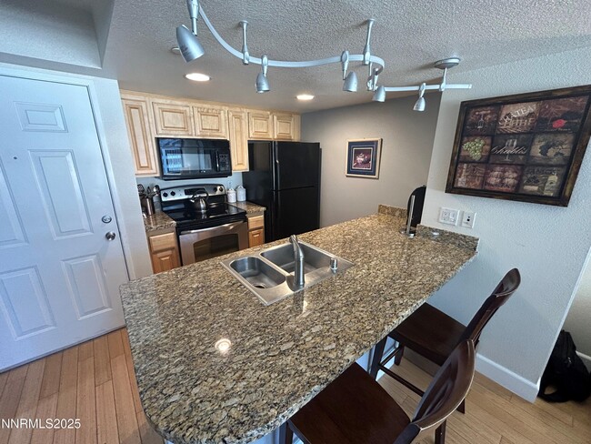 Building Photo - 450 N Arlington Ave