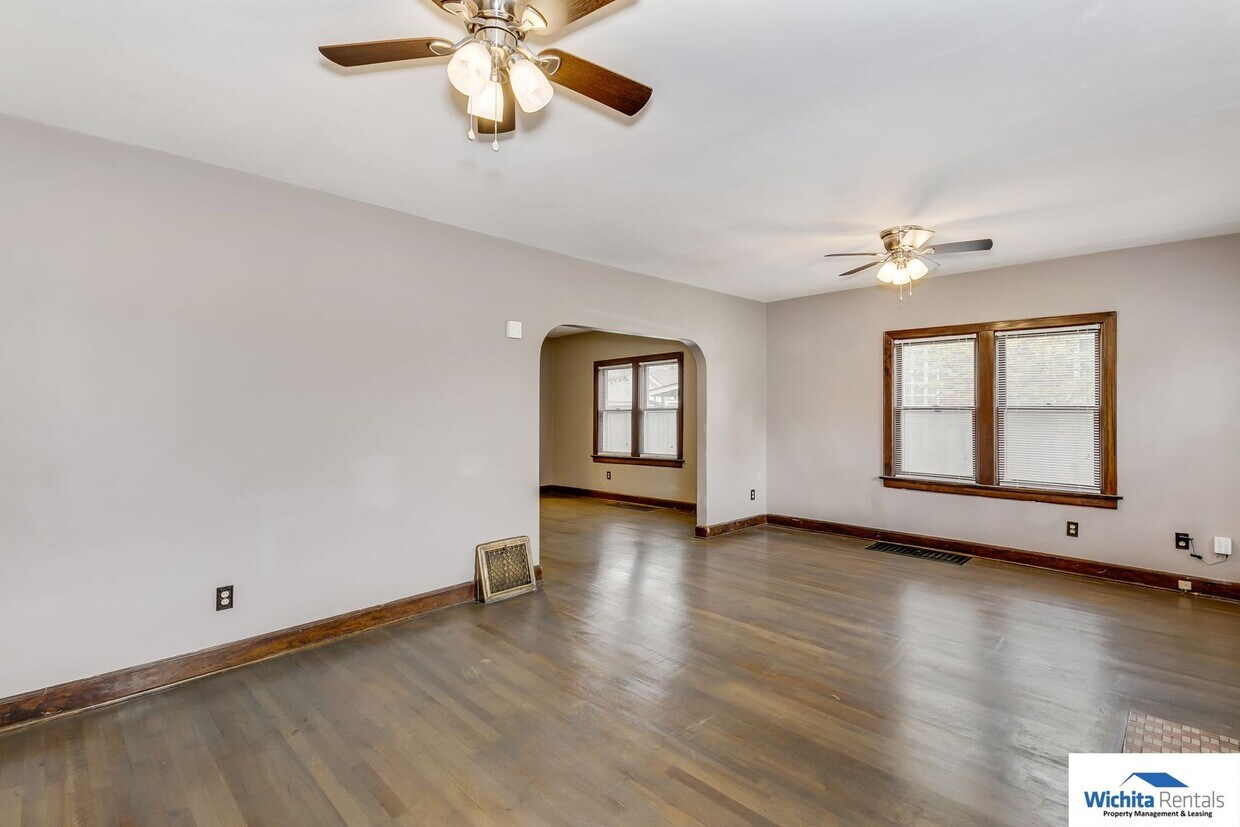 Primary Photo - 401 N. Oliver - College Hill Duplex for rent