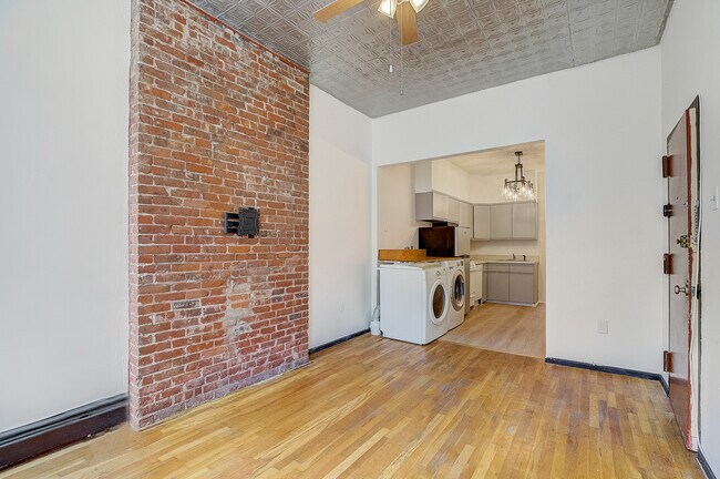 Building Photo - 330 Madison St