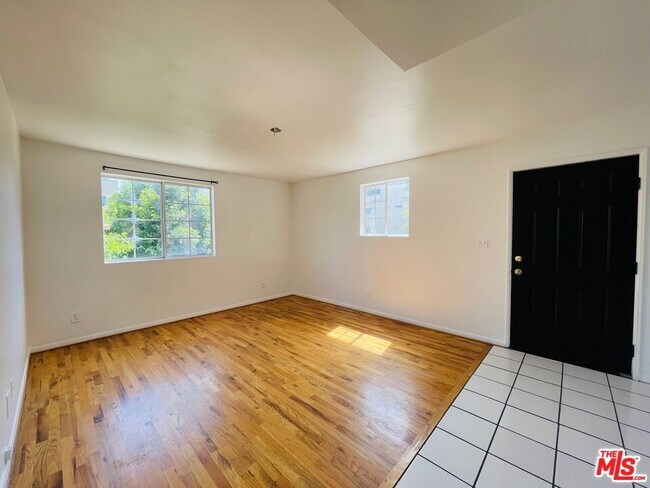 Foto del edificio - 5029 Klump Ave