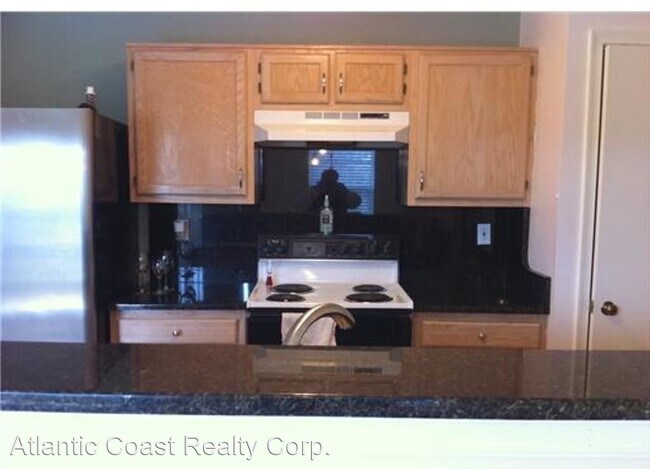 Building Photo - 2 br, 2.5 bath House - 4777 Shallowford Cir