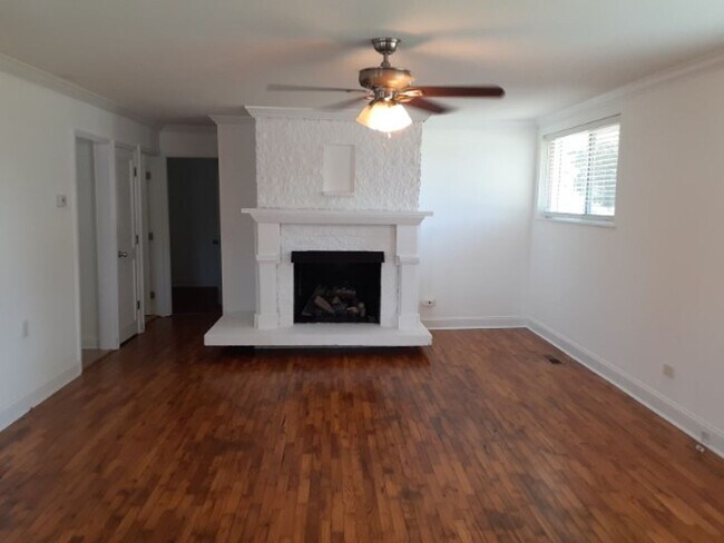 Foto del edificio - Duplex located in the heart of Oak Ridge. ...