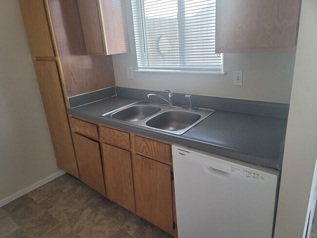 Foto del edificio - 3 Bedroom Town Home in Magna