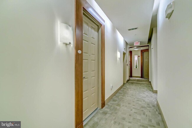 Building Photo - 2200 N Westmoreland St