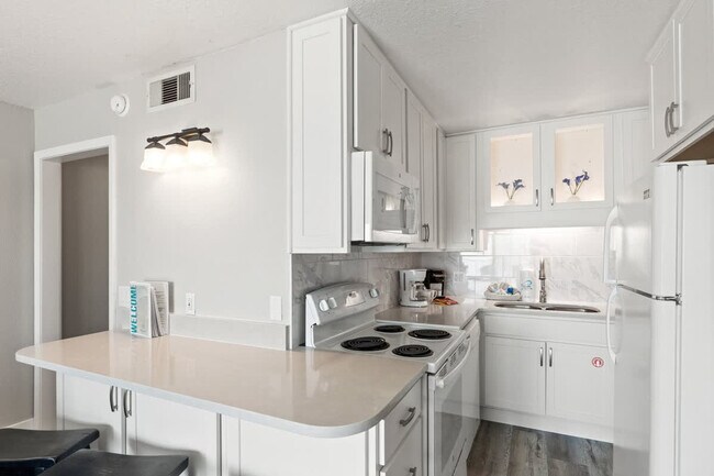 Building Photo - 8743 Thomas Dr