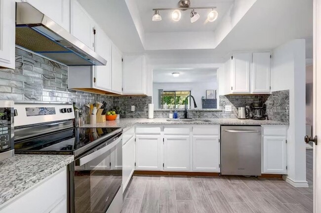 Building Photo - 13305 Saddlebrook Trail