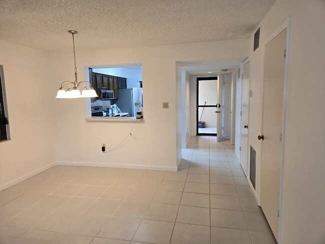 Dining Area - 5196 Lake Village Dr