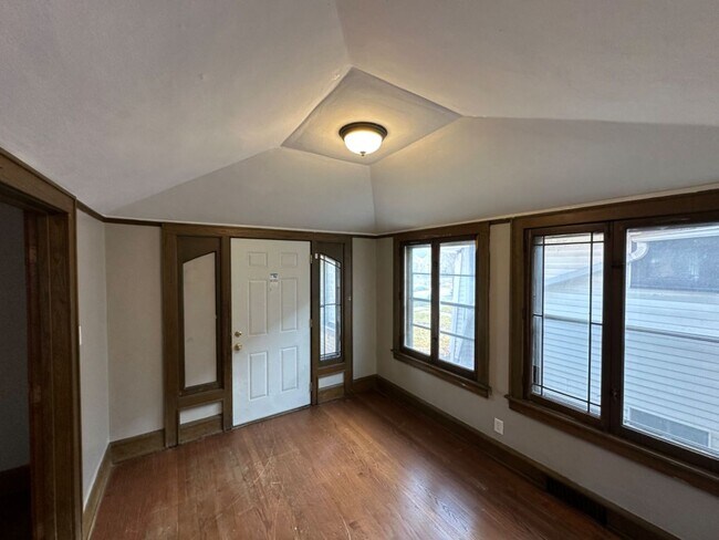 Building Photo - 2855 N 46th St. (Duplex)