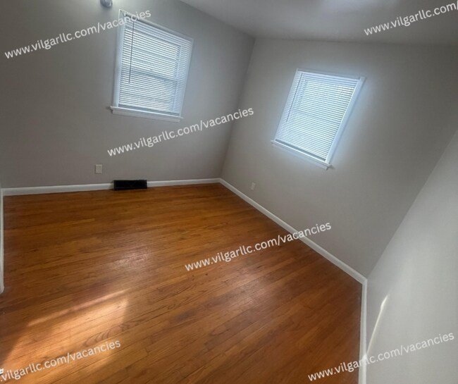 Building Photo - Updated 2-Bedroom • 1-Bathroom Home