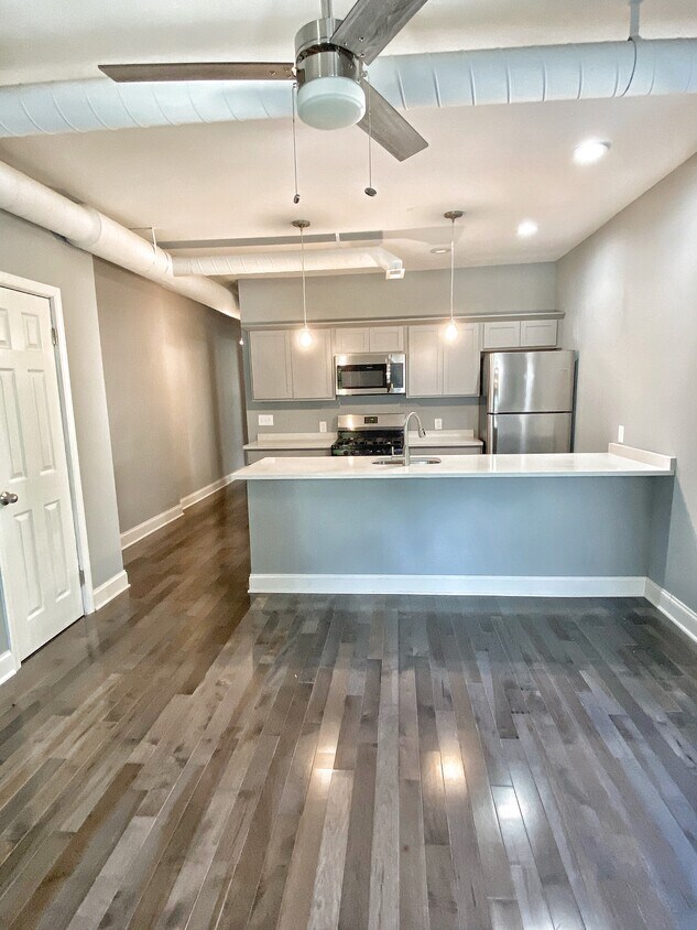 Kitchen & Family - 1364 Bonnieview Ave