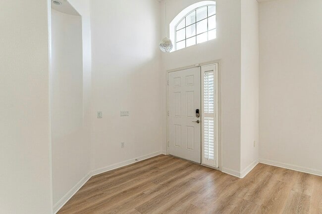 Building Photo - 1613 Crown Hill Blvd