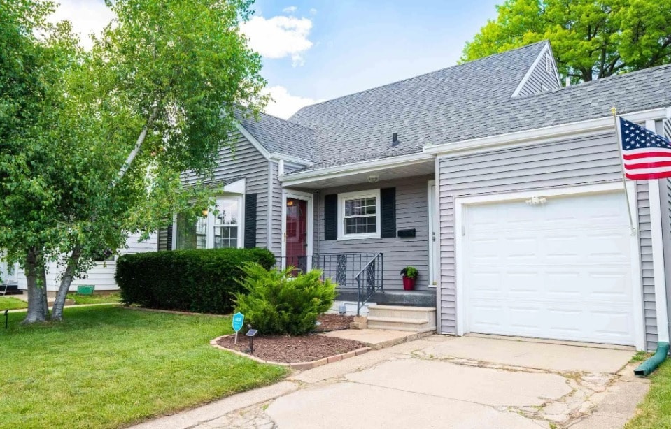 Primary Photo - W circle Rd