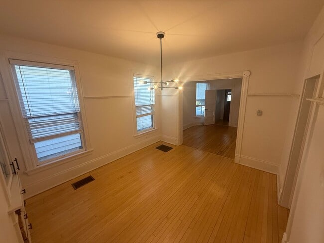 Building Photo - 2536 N Oakland Ave