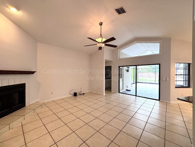 Foto del edificio - 721 Endeavour Dr S