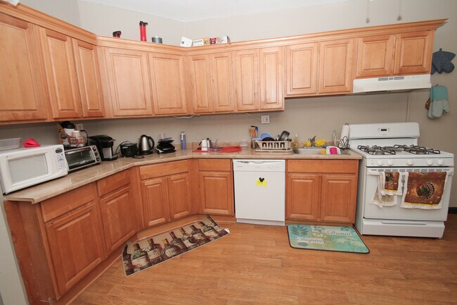 Foto del edificio - 4129 Woodland Ave