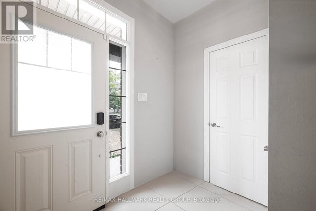 Building Photo - 738 Mayfly Cres