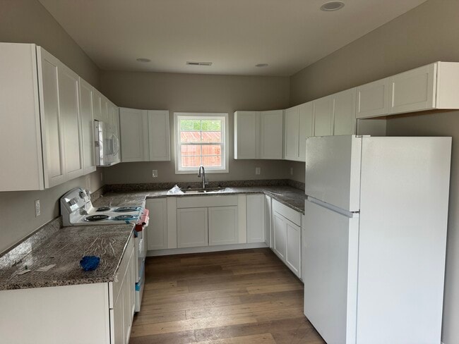 Building Photo - 619 Mayes Ln