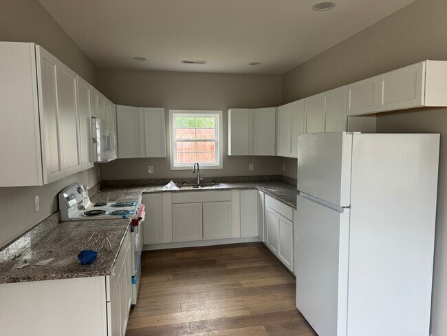 Foto del edificio - 619 Mayes Ln