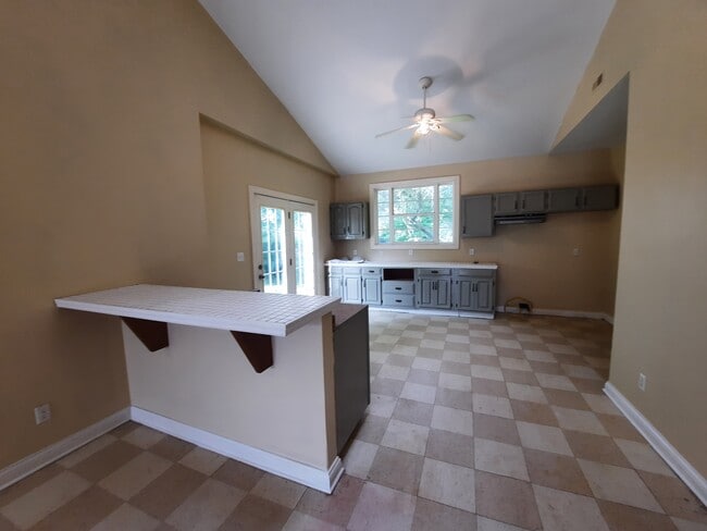 kitchen - 5301 Mansfield Ct