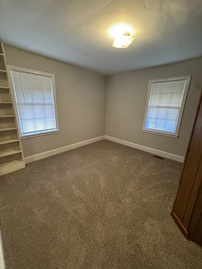 Foto del edificio - 1004 Maplewood Ave