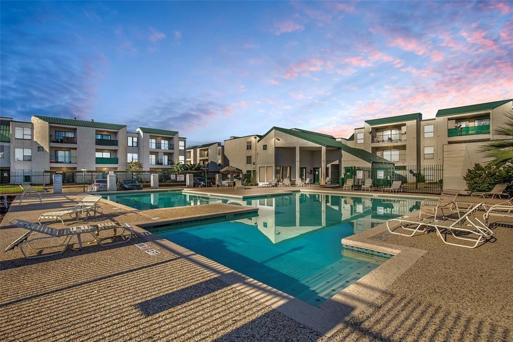 Foto principal - 2826 S Bartell Dr