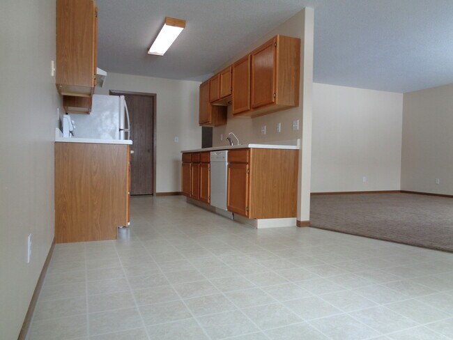Building Photo - 1702 E Lincoln Ave