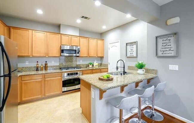 Foto del edificio - Hayward Eden Shores 3 Bedroom 2.5 Bath Jus...