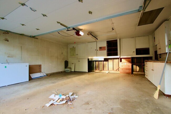 Building Photo - 1751 Newell Rd