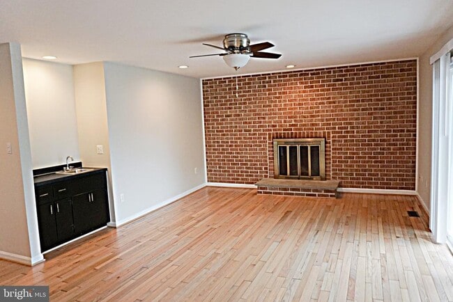 Building Photo - 6770 Surreywood Ln