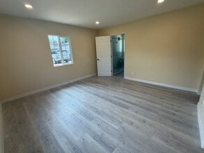 Building Photo - 7912 White Oak Ave