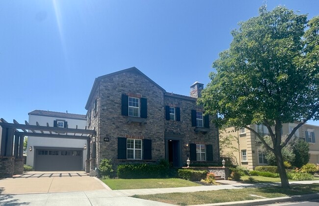 Building Photo - 1049 S Wedgewood Rd