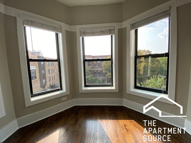 Foto del edificio - 3451 N Elaine Pl