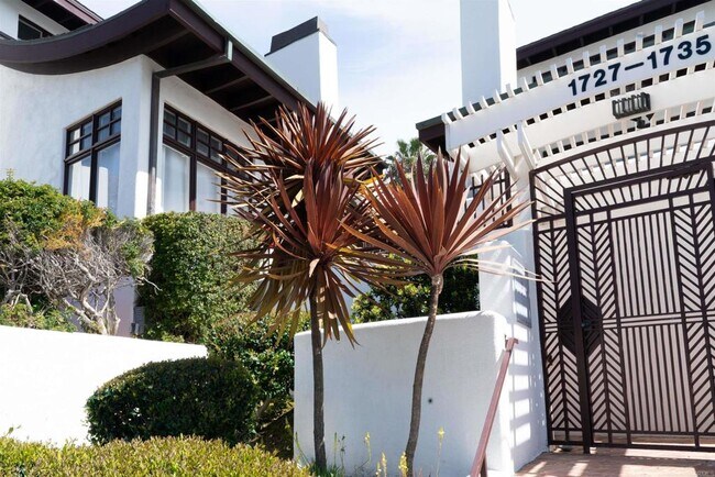 Foto del edificio - 1733 Coast Blvd