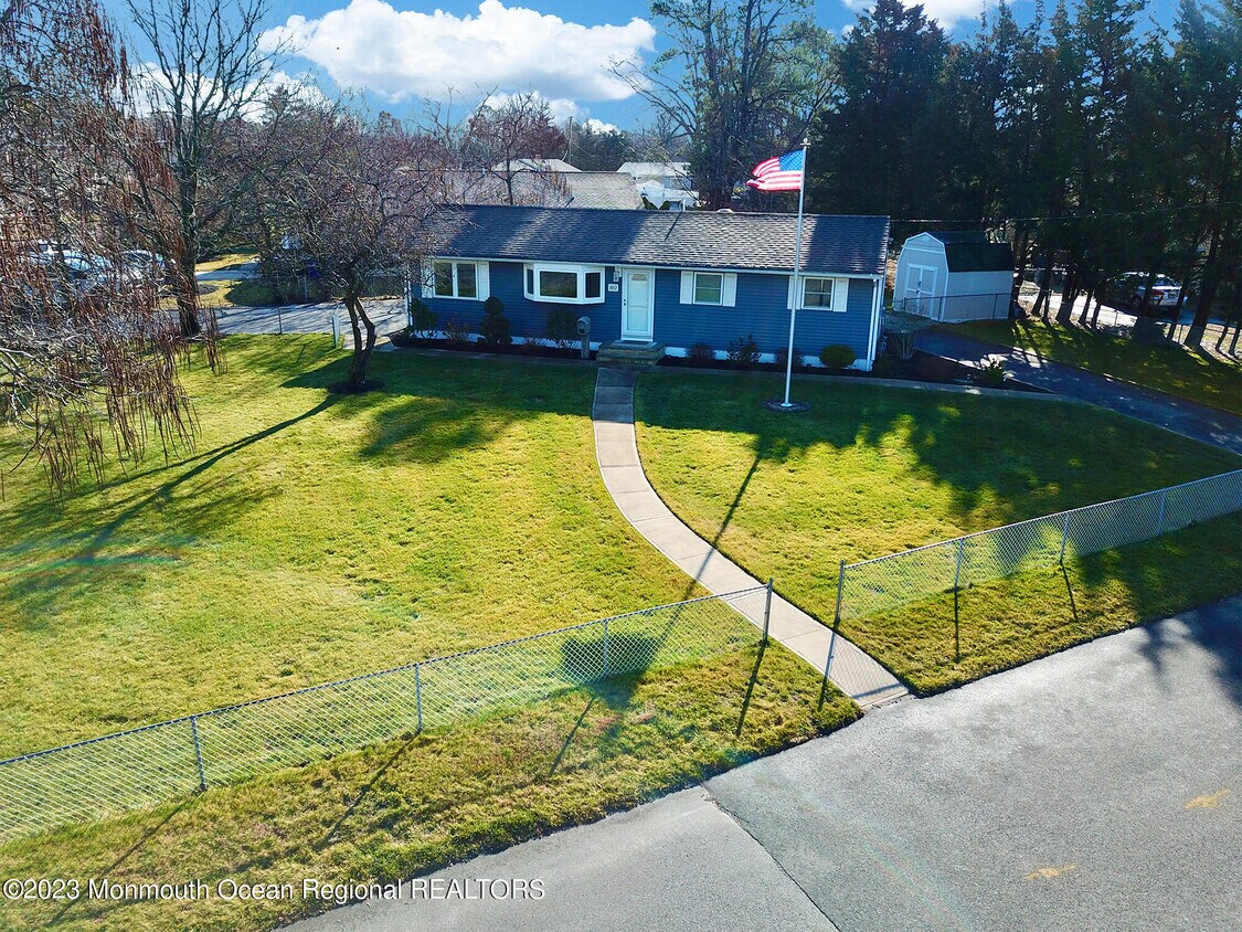 102 Elmwood Dr, Brick Township, NJ 08723 House Rental in Brick