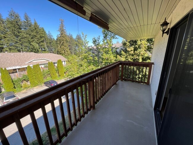 Building Photo - 4728-4728 Uplands Dr