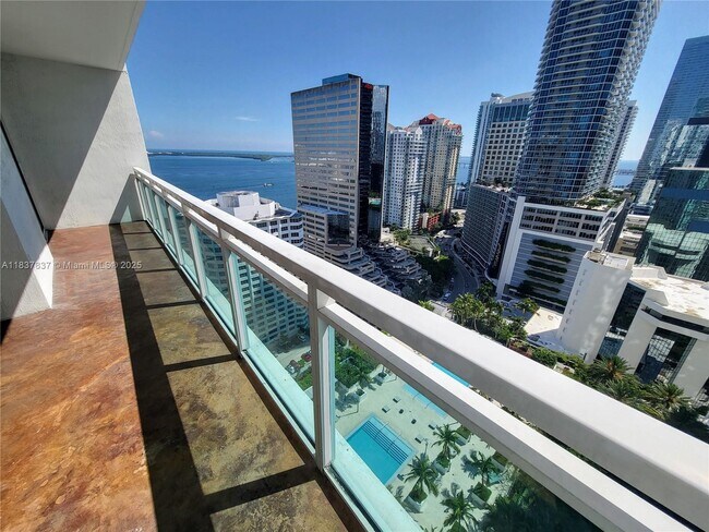 Building Photo - 950 Brickell Bay Dr