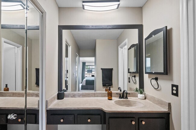 Foto del edificio - 160 Cypress Club Dr