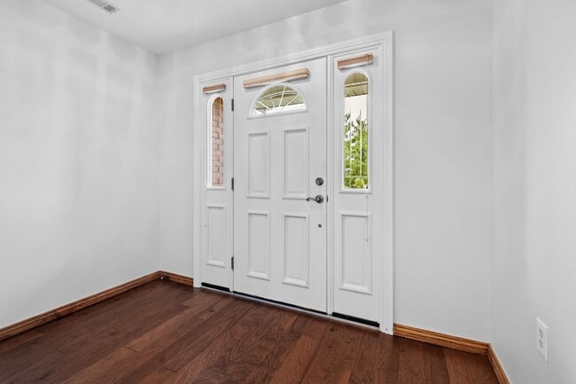 Building Photo - Charming 2 Bed, 2 Bath Home in a 55+ Commu...