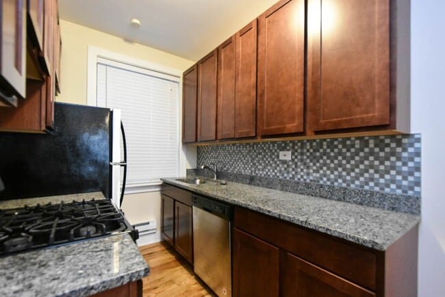 Building Photo - 805 Dempster St