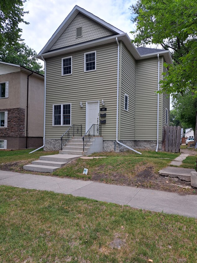 Primary Photo - 147 Dumoulin St